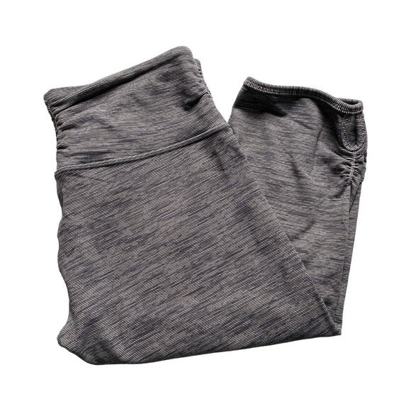 Lululemon Cropped Leggings Sz 4 Gray Striped Ruched Hem Capri Yoga Pants - Picture 9 of 9